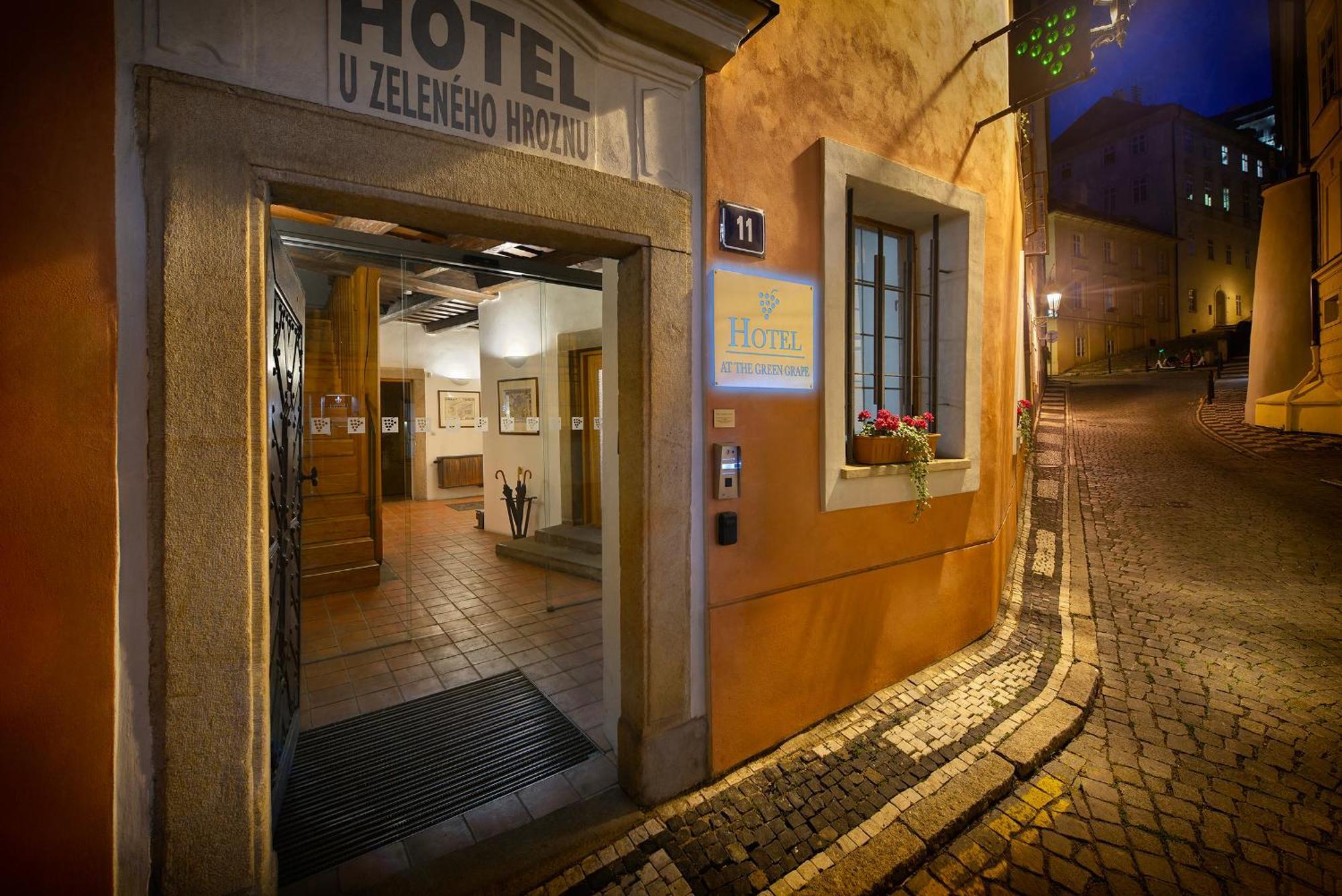 Hotel At The Green Grape Praga Exterior foto